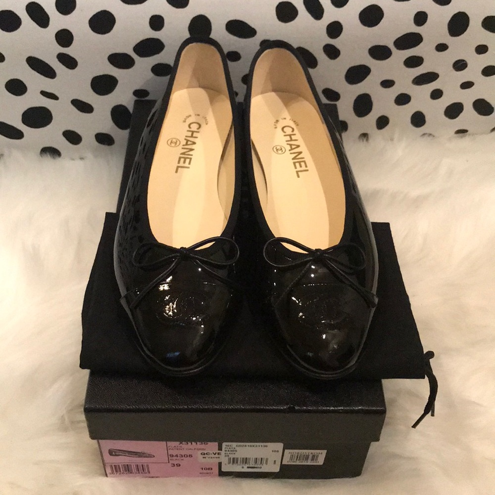 Authentic Chanel Patent Calfskin Flats $300 🅿️🅿️